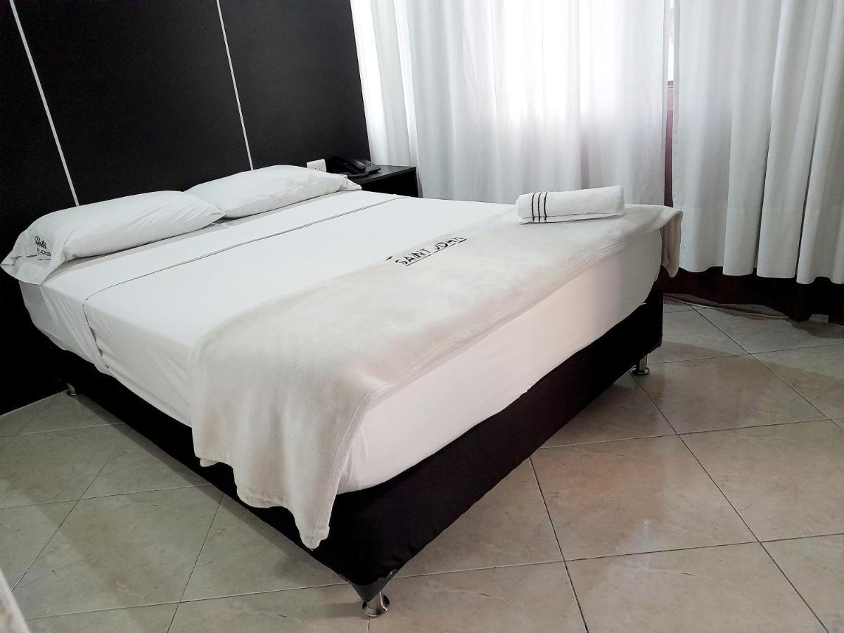 Hotel Saint John Medellin Bagian luar foto