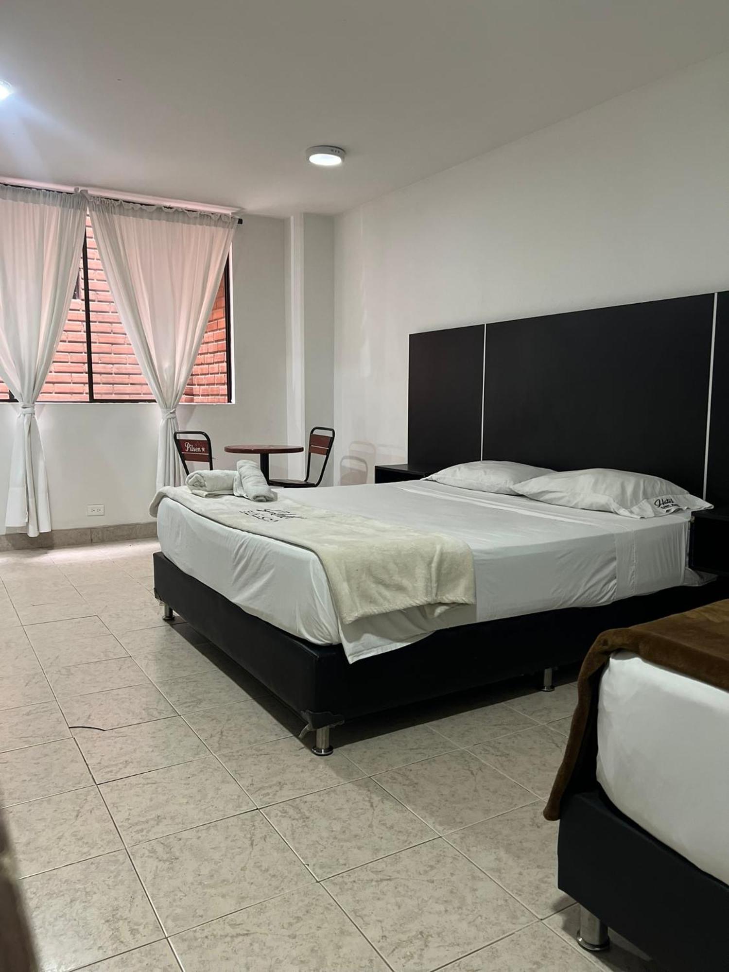 Hotel Saint John Medellin Bagian luar foto